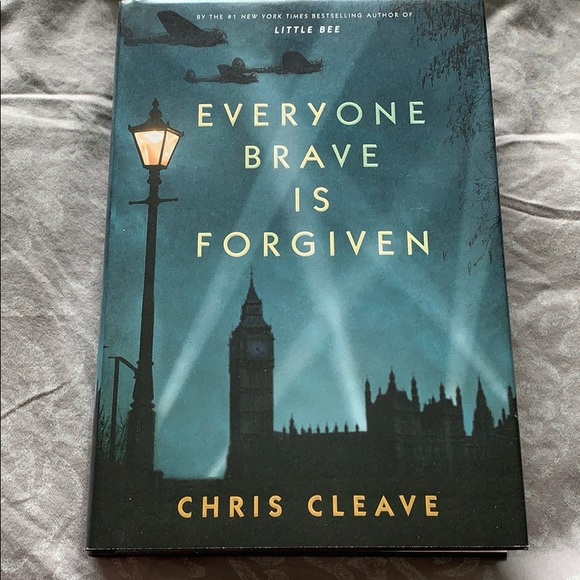 🔥3/$10 Everyone Brave is Forgiven by Chris Cleave - Picture 1 of 8